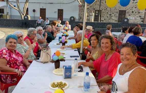 El proyecto «Reencontrándonos» promueve el intercambio cultural y la unión entre personas mayores de Fuerteventura
