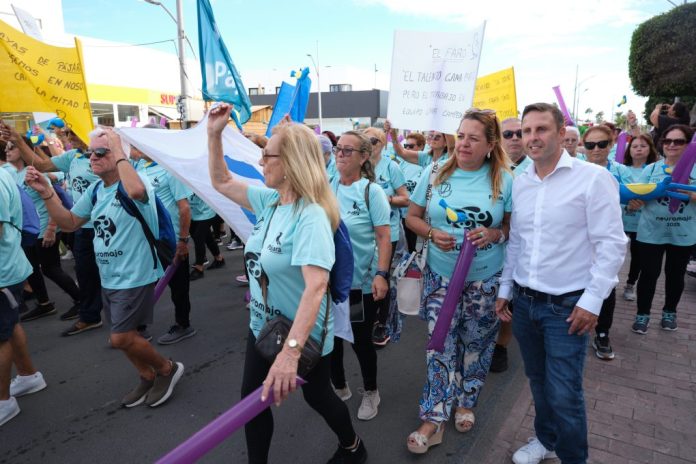 20250926 PASACALLES NEUROMAJO_20250926_pasacalle_neuromajo 19